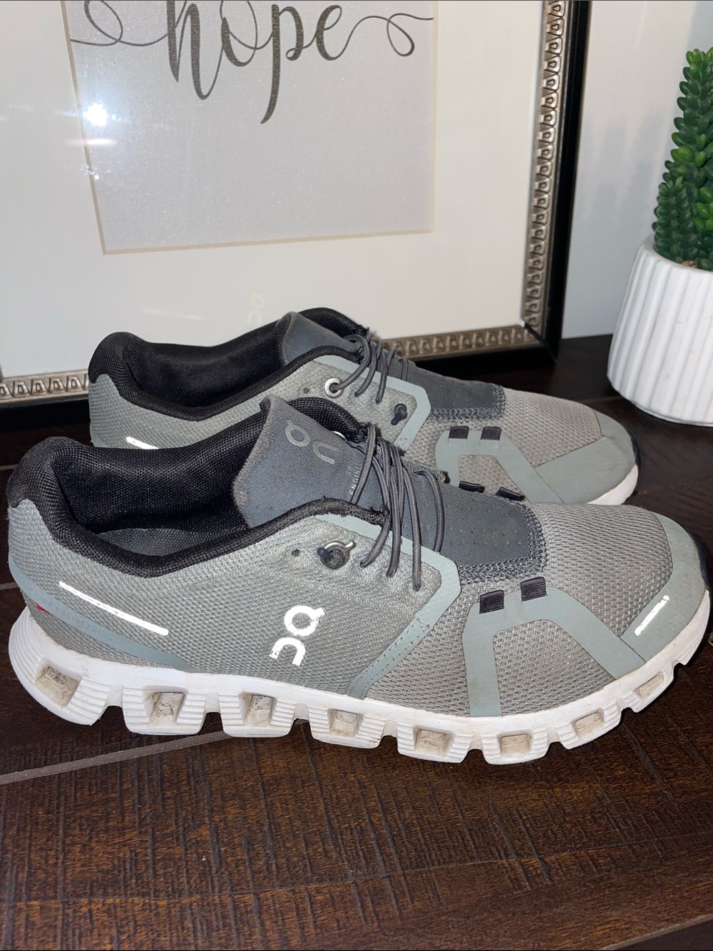On Running On Cloud 5 Women's Running Shoes Sneakers Size 7.5